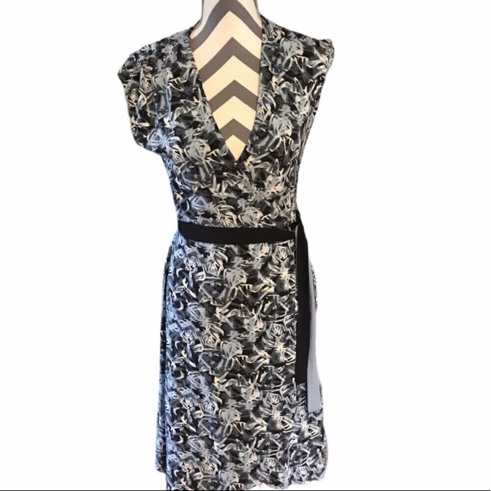 BCBGMAXAZRIA SMALL Wrap Dress Black, Grey, White